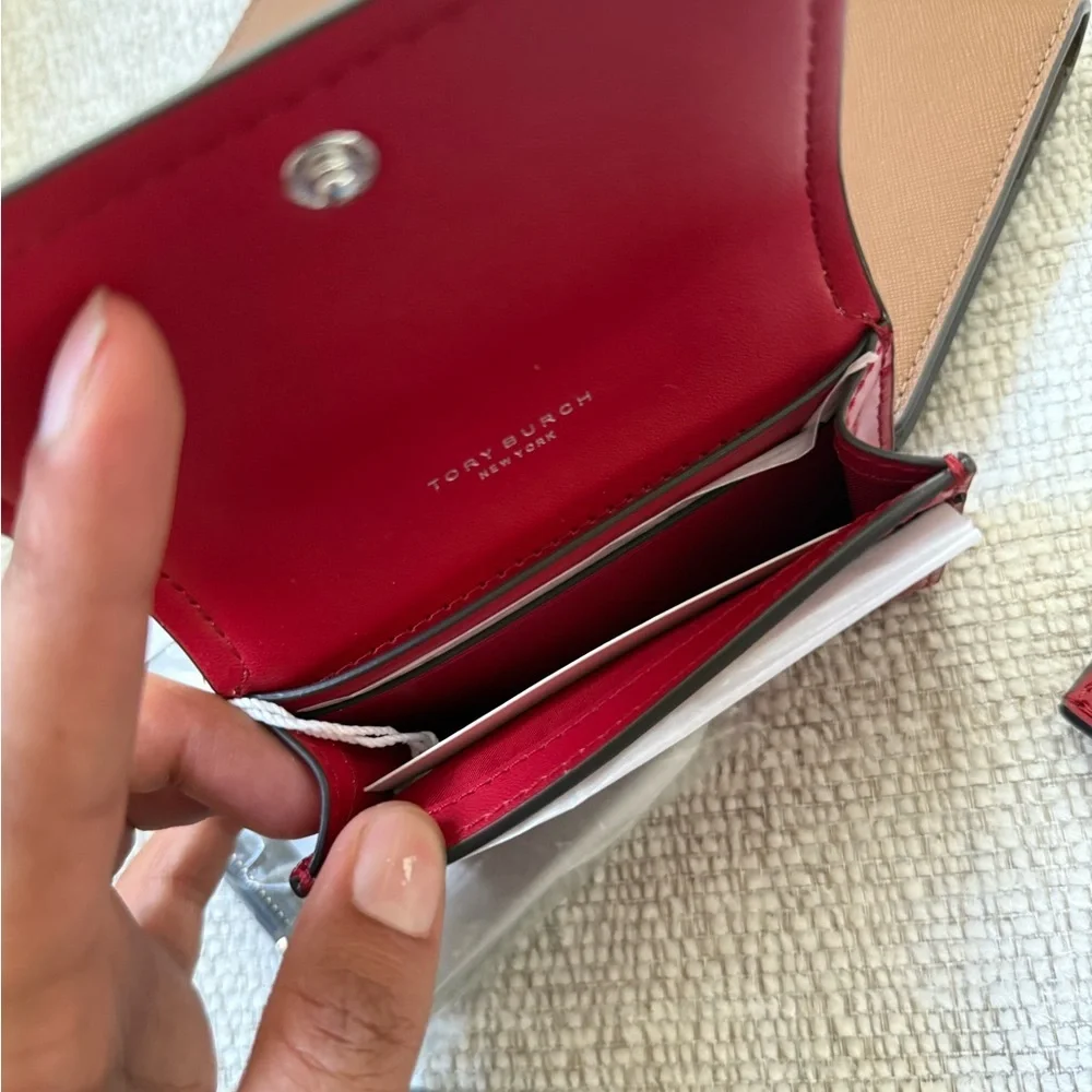 New TORY BURCH EMERSON PATENT FLAP CARD CASE WARM RED